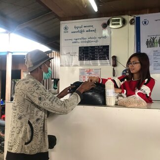 Man receiving nutritious food assistance from help desk