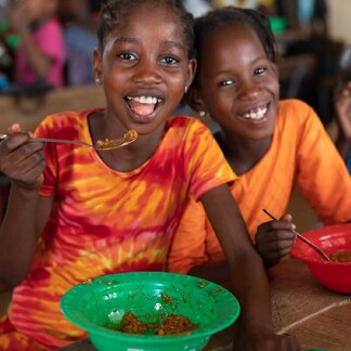Kids eating healthy and nutritious school meals
